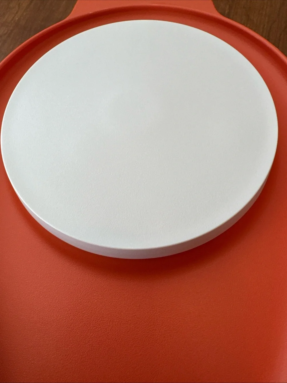Tupperware chopping pour orange cutting board with scraper New